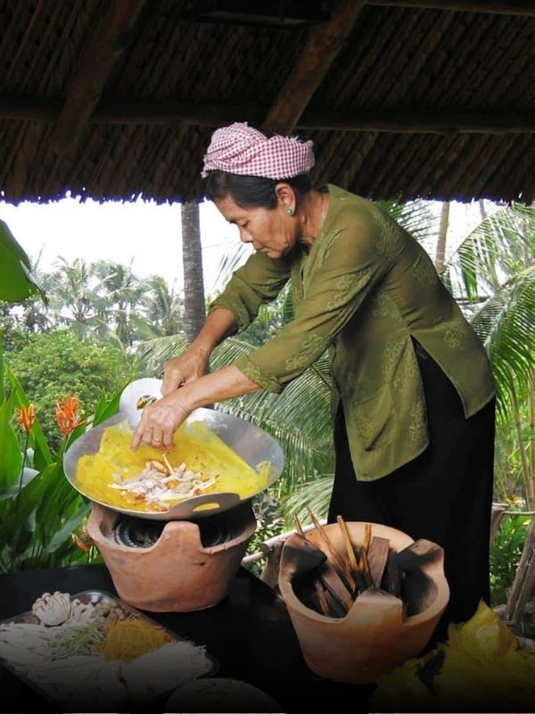 Food Tour Through Vietnam River Cruises