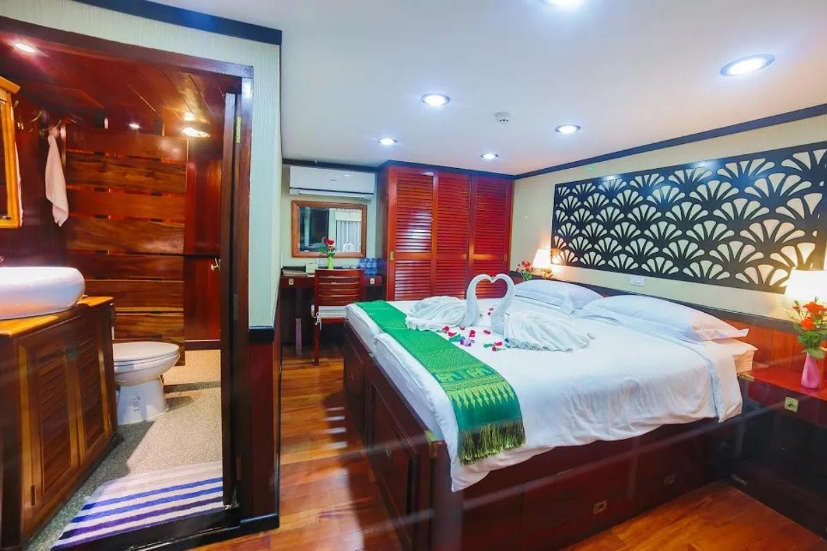 RV Lan Diep river cruises cabin
