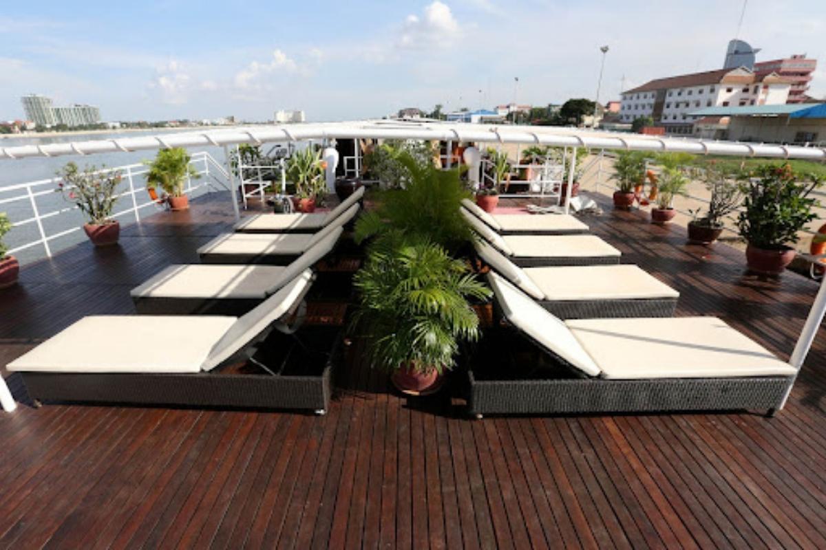 RV Lan Diep river cruises sun deck