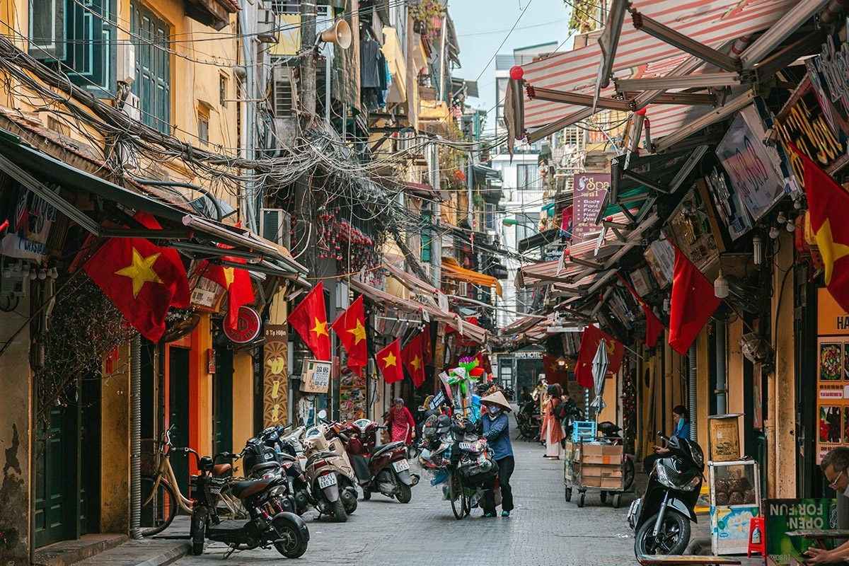 Siem Reap to Hanoi river cruise tour packages