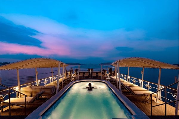 jayavarman river cruise room