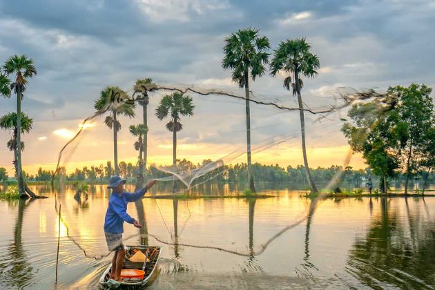 mekong river cruise in rainy season