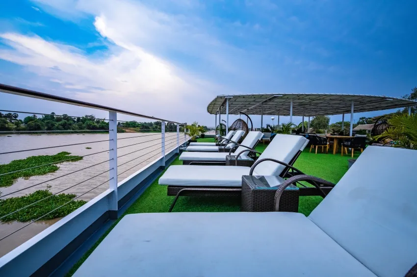 rv-indochine-ll-mekong-river-cruise-deck
