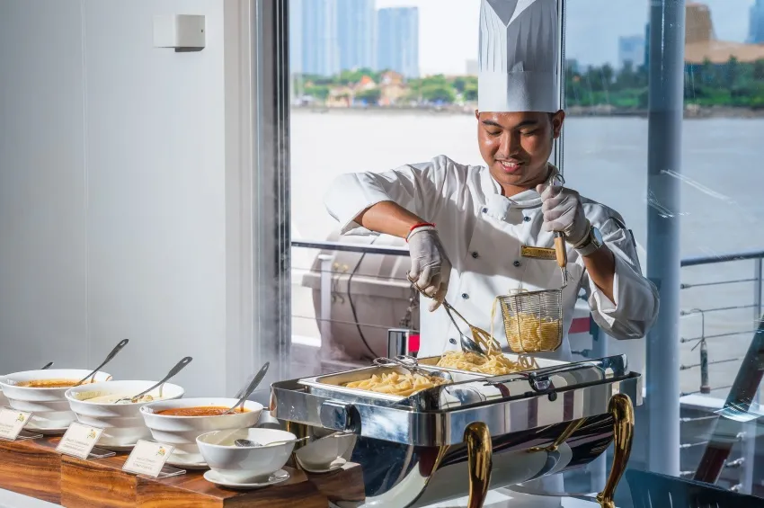 rv-indochine-ll-mekong-river-cruise-dining
