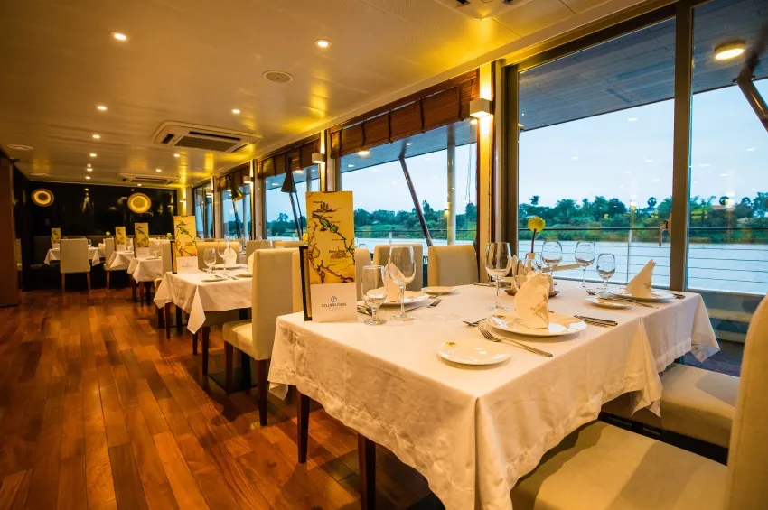 rv-indochine-ll-mekong-river-cruise-restaurant